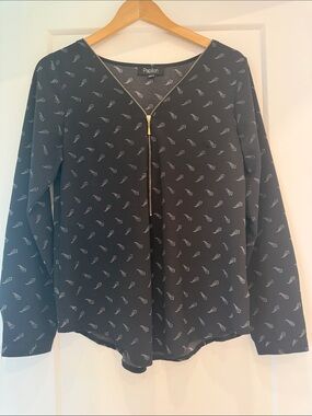 Papillon Blanc Black Knit Zip-Up Sweater with White Geometric Print